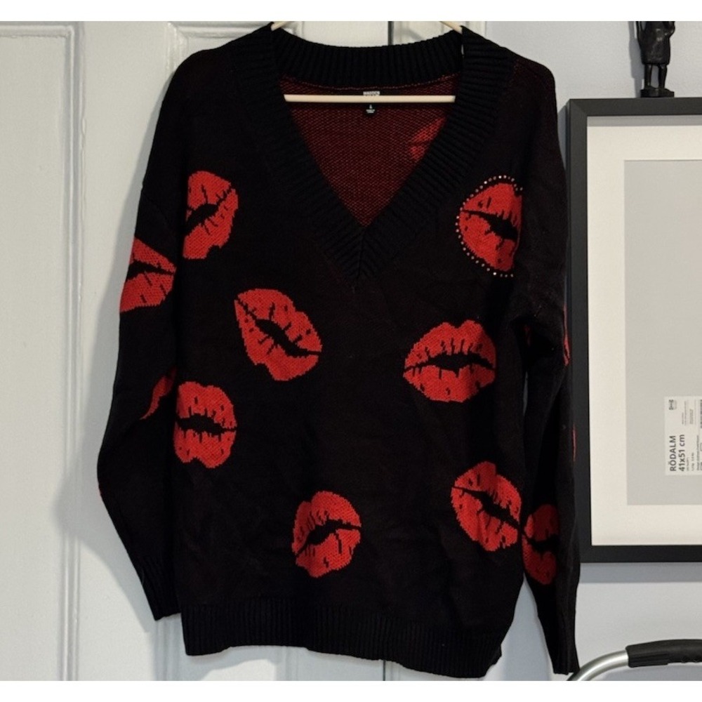 Madden NYC Lips Sweater Pullover Black & Red Size Large Shoulder Straps
